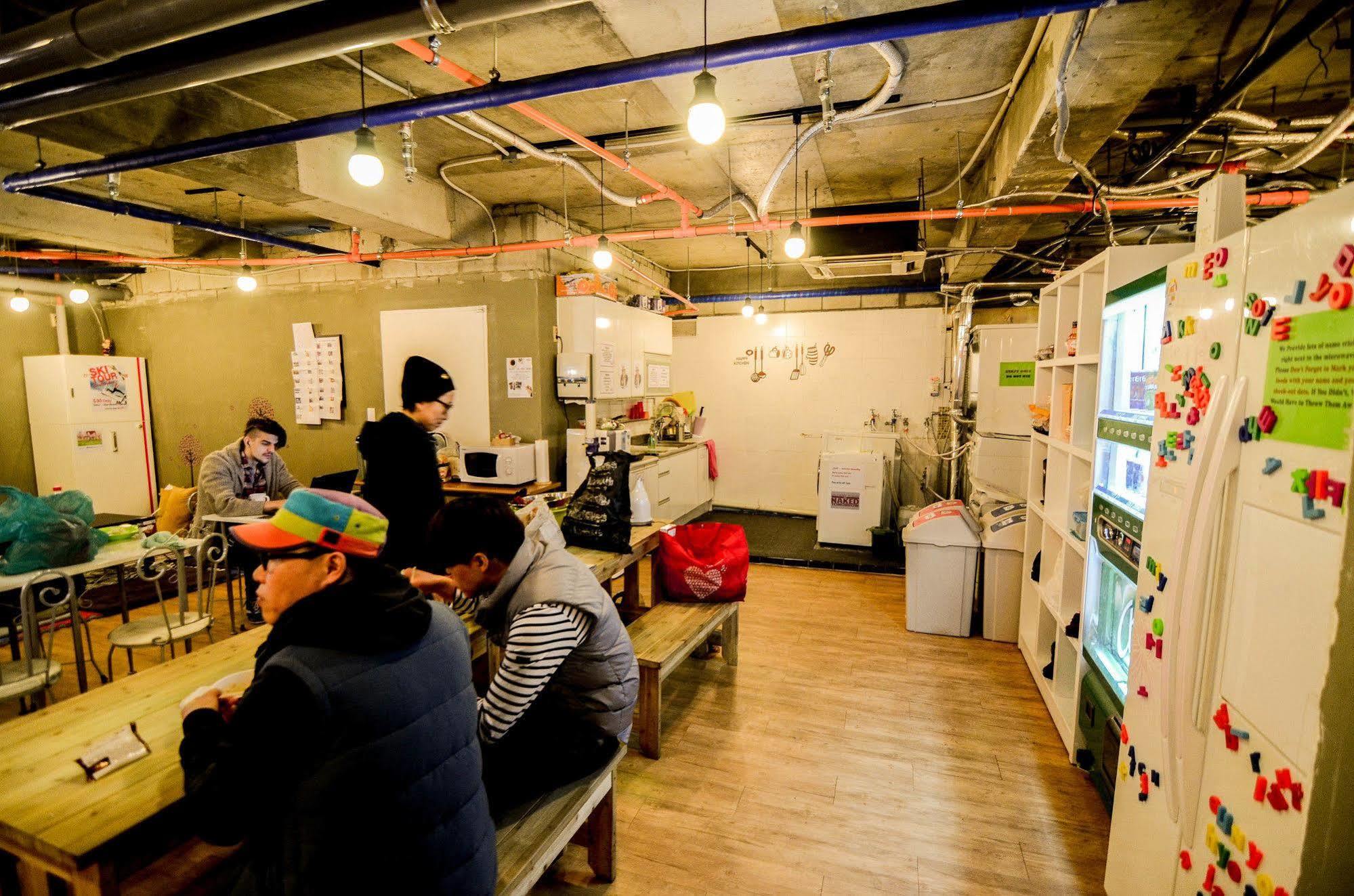 Yakorea Hostel Hongdae Seúl Exterior foto