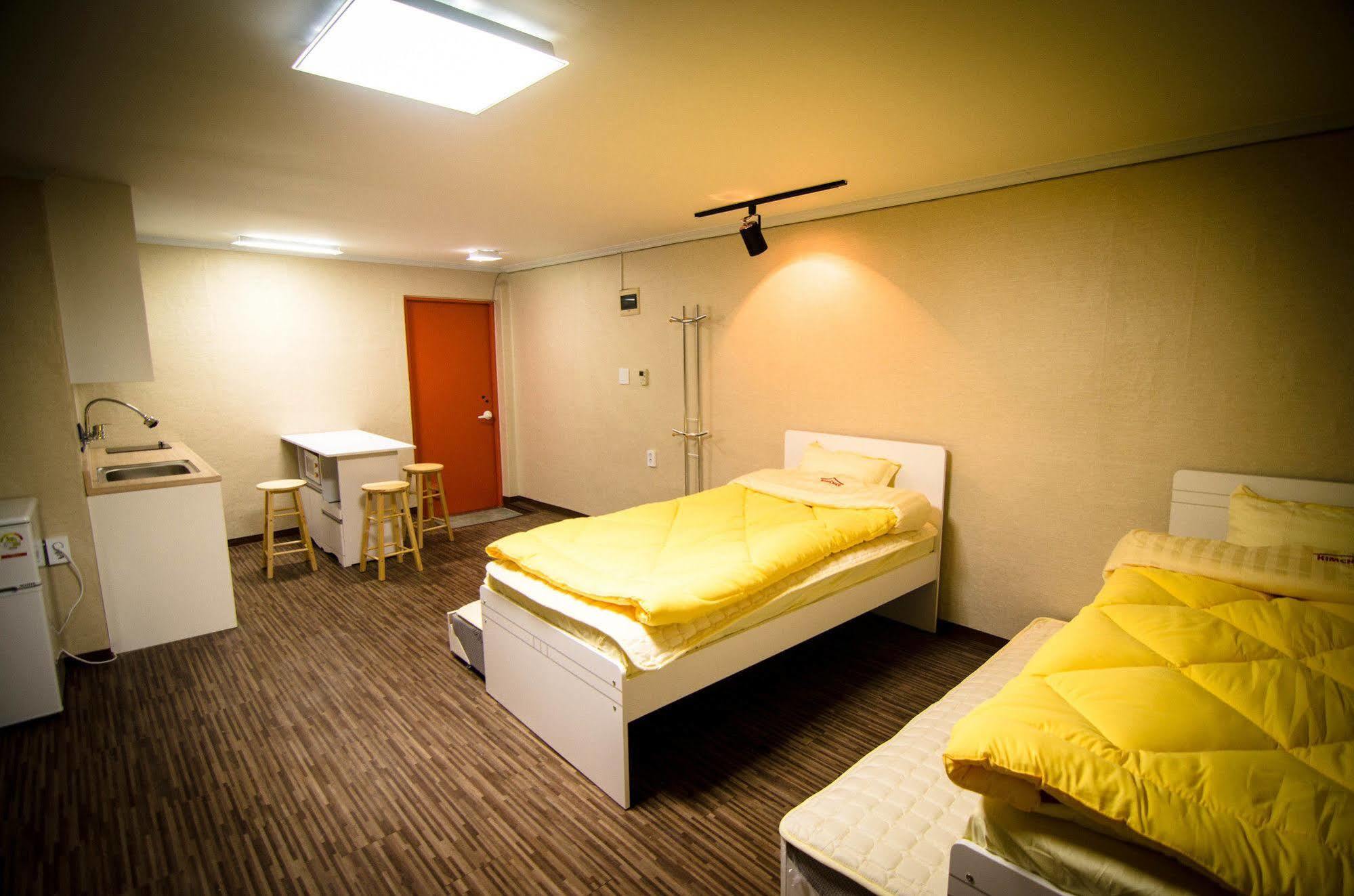Yakorea Hostel Hongdae Seúl Exterior foto